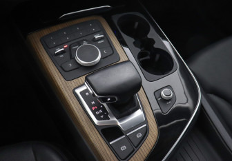 Подержанный автомобиль Audi Q7 2017 года (16 фото)