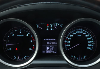 Подержанный автомобиль Toyota Land Cruiser Suv 2009 года (11 фото)