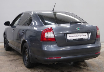 Подержанный автомобиль Skoda Octavia Liftback 2011 года (7 фото)