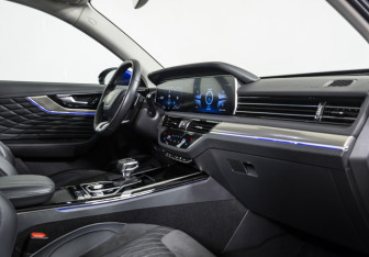 Подержанный автомобиль Hongqi HS5 2023 года (15 фото)