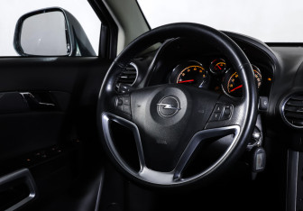 Подержанный автомобиль Opel Antara 2012 года (13 фото)