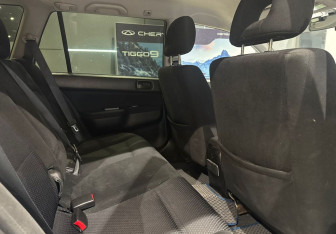 Подержанный автомобиль Mitsubishi Lancer Wagon 2006 года (12 фото)