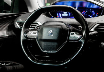 Подержанный автомобиль Peugeot 3008 2019 года (18 фото)