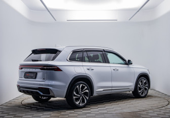 Подержанный автомобиль Geely Monjaro 2024 года (5 фото)