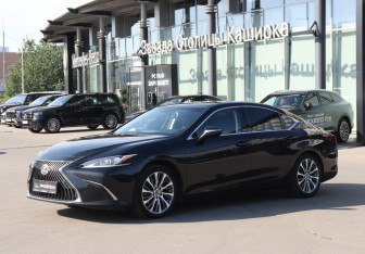 Подержанный автомобиль Lexus ES 2020 года (1 фото)