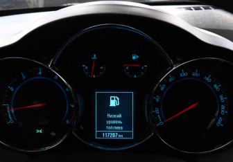 Подержанный автомобиль Chevrolet Cruze Hatchback 2013 года (11 фото)