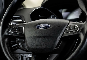 Подержанный автомобиль Ford Kuga 2017 года (8 фото)