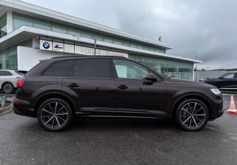 Подержанный автомобиль Audi Q7 2021 года (4 фото)