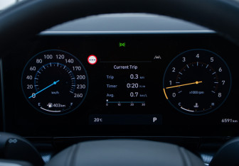 Подержанный автомобиль Hyundai Grandeur 2023 года (9 фото)
