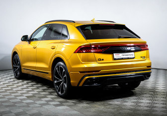Подержанный автомобиль Audi Q8 2019 года (7 фото)