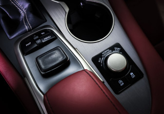 Подержанный автомобиль Lexus RX 2017 года (19 фото)