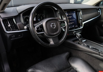 Подержанный автомобиль Volvo V90 Cross Country 2019 года (14 фото)