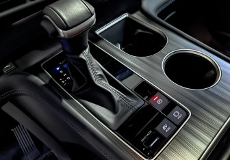 Подержанный автомобиль Toyota Sienna 2025 года (20 фото)