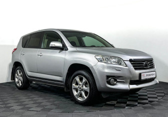 Подержанный автомобиль Toyota RAV4 2011 года (3 фото)