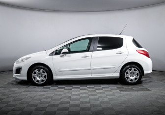 Подержанный автомобиль Peugeot 308 Hatchback 2011 года (8 фото)
