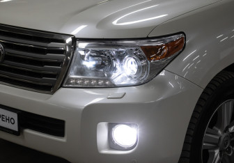 Подержанный автомобиль Toyota Land Cruiser Suv 2013 года (23 фото)