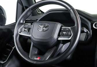 Подержанный автомобиль Toyota Land Cruiser Suv 2021 года (11 фото)