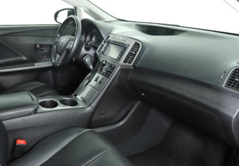 Подержанный автомобиль Toyota Venza 2014 года (9 фото)