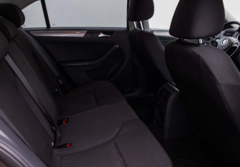 Подержанный автомобиль Volkswagen Jetta Sedan 2015 года (11 фото)