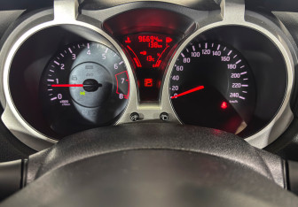 Подержанный автомобиль Nissan Juke 2013 года (15 фото)