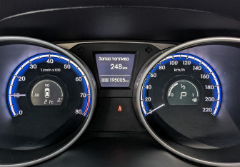 Подержанный автомобиль Hyundai ix35 2012 года (16 фото)