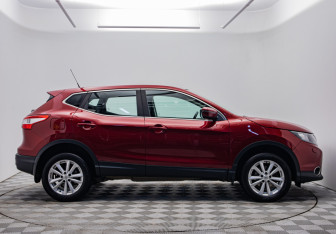 Подержанный автомобиль Nissan Qashqai 2015 года (4 фото)