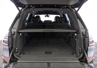 Подержанный автомобиль BMW X7 2022 года (10 фото)