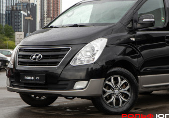 Подержанный автомобиль Hyundai Grand Starex 2017 года (16 фото)