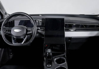 Подержанный автомобиль Geely Atlas 2023 года (12 фото)