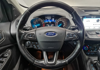 Подержанный автомобиль Ford Kuga 2017 года (22 фото)
