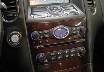 Подержанный автомобиль Infiniti QX50 2014 года (18 фото)