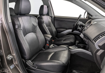 Подержанный автомобиль Citroen C-Crosser 2011 года (20 фото)