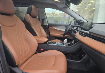 Подержанный автомобиль Chery Tiggo 8 Pro Max 2022 года (10 фото)