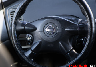 Подержанный автомобиль Nissan Primera Sedan 2003 года (12 фото)