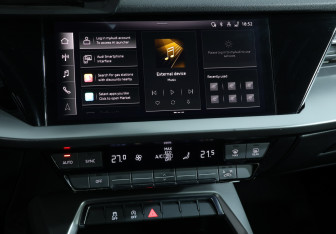 Подержанный автомобиль Audi A3 Hatchback 2021 года (16 фото)