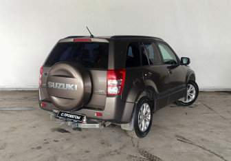 Подержанный автомобиль Suzuki Grand Vitara 2013 года (6 фото)