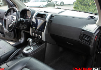 Подержанный автомобиль Nissan X-Trail 2011 года (7 фото)