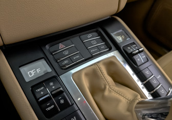 Подержанный автомобиль Porsche Macan 2014 года (28 фото)