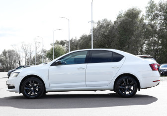 Подержанный автомобиль Skoda Octavia Liftback 2017 года (8 фото)