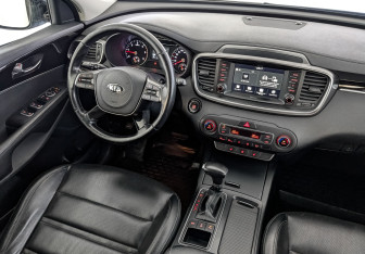 Подержанный автомобиль Kia Sorento 2018 года (30 фото)