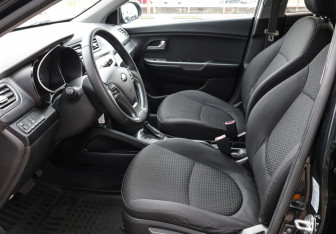 Подержанный автомобиль Kia Rio Hatchback 2016 года (16 фото)