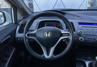 Подержанный автомобиль Honda Civic Sedan 2009 года (14 фото)