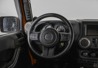 Подержанный автомобиль Jeep Wrangler 2012 года (15 фото)