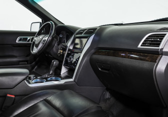 Подержанный автомобиль Ford Explorer 2012 года (13 фото)