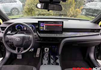 Подержанный автомобиль Toyota Camry Sedan 2024 года (10 фото)
