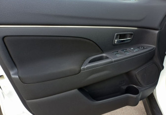 Подержанный автомобиль Mitsubishi ASX 2012 года (16 фото)