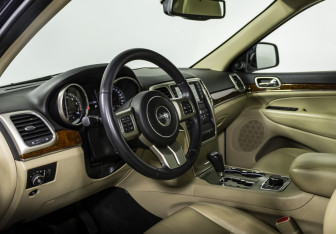 Подержанный автомобиль Jeep Grand Cherokee 2012 года (10 фото)