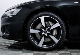 Подержанный автомобиль Audi A6 Sedan 2018 года (15 фото)