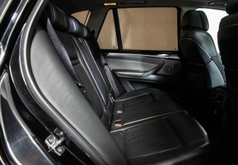 Подержанный автомобиль BMW X5 2010 года (9 фото)