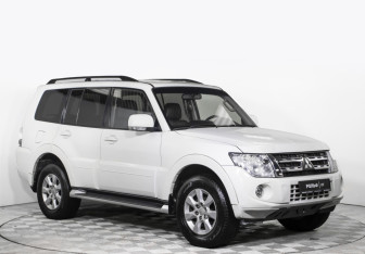 Подержанный автомобиль Mitsubishi Pajero 2011 года (3 фото)